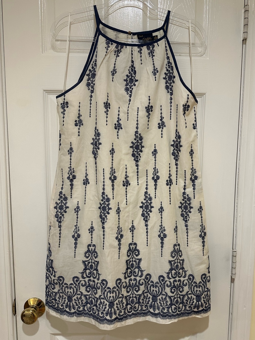 Just Taylor Ivory & Blue Embroidered Cotton Shift Dress 12